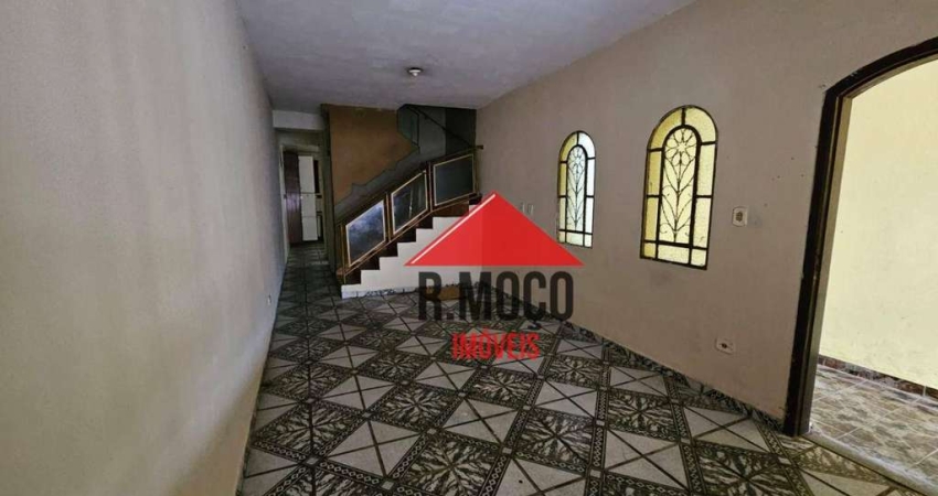 Sobrado com 3 dormitórios, sendo 1 suíte e 2 vagas cobertas à venda, 250 m² por R$ 470.000