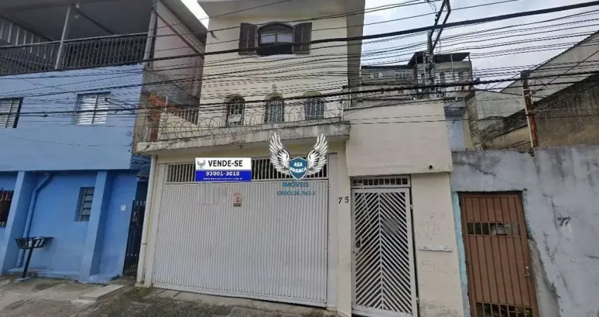 SOBRADO COM 03 DORMITÓRIOS, 04 VAGAS DE GARAGEM, TENDO 02 CASAS NOS FUNDOS COM C