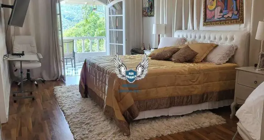 CASA EM CONDOMINIO FECHADO NO ALPES DA CANTAREIRA  04 DOMITÓRIOS SENDO AS  04 SU