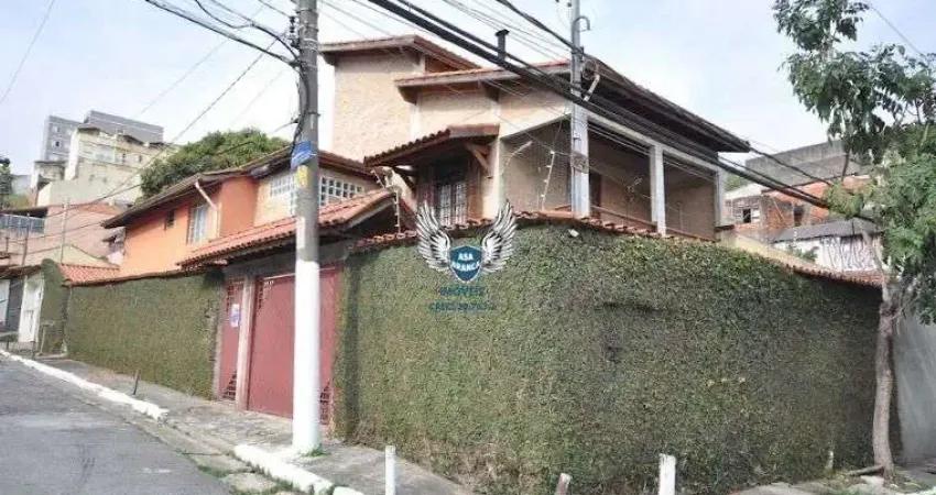 CASA ASSOBRADADA NO TREMEMBÉ RECEM REFORMADA POSSUI 05 DORMITÓRIOS SENDO 03 SUÍT