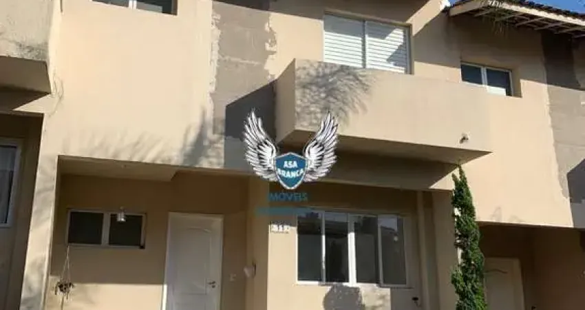 Sobrado em condomínio fechado 03 dormitórios sendo 01 suíte e 02 vagas de garage