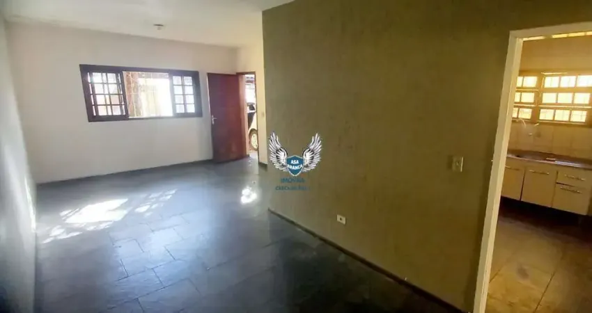 Casa térrea na água fria 03 dormitórios com 01 suíte e 02 vagas de garagem