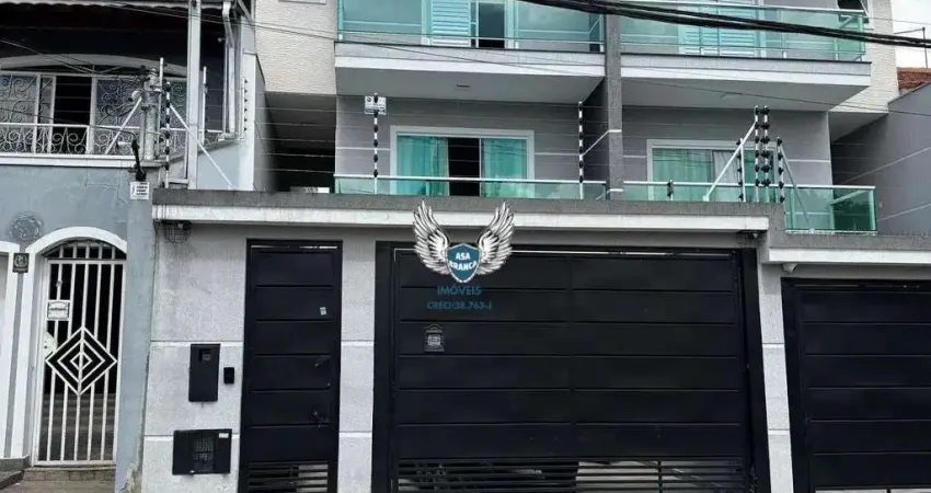 Sobrado de alto padrão com piscina possui 03 dormitórios sendo as 03 suítes e 04