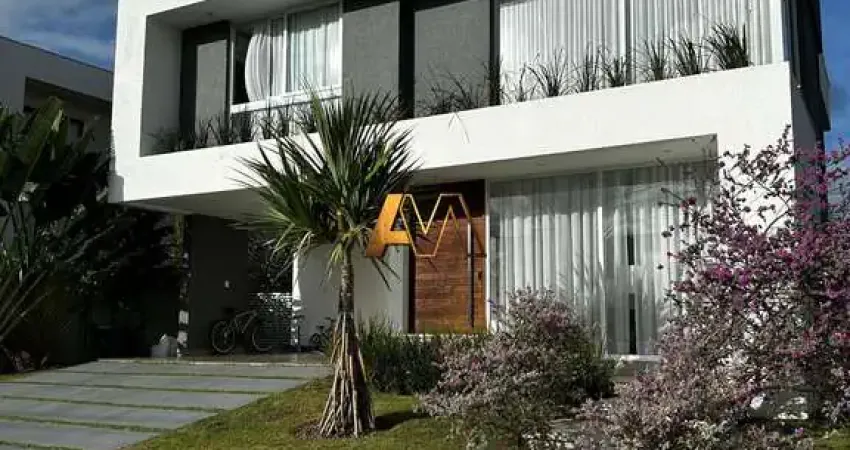 CASA DESLUMBRANTE COM 3 SUÍTES NO ALPHAVILLE LITORAL NORTE III -FRENTE MAR