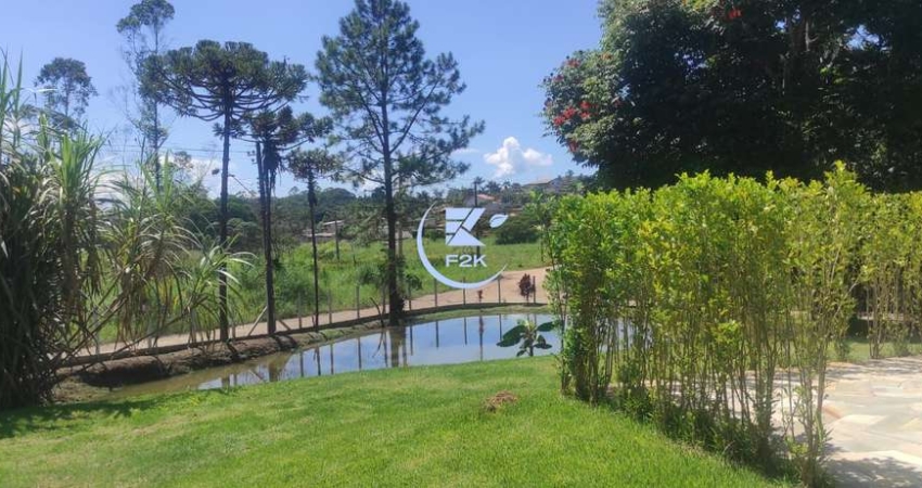 Excelente chácara a venda com salão de festas, área gourmet, piscina e lago