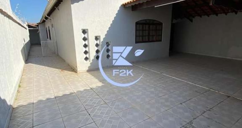 Excelente casa à venda contendo 3 dorms, garagem para 4 carros e área gourmet