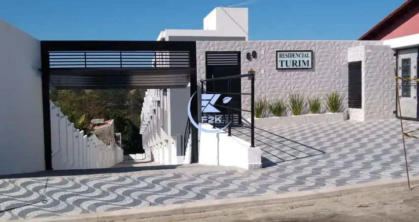 Sobrado estilo triplex 95m², 2 dormitórios, 1 banheiro, 1 lavabo, 1 vaga coberta