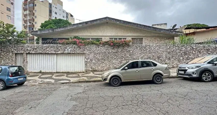 Sobrado de 300 m² com 04 quartos à venda por R$900.000,00 no Setor Leste Universitário - Goiânia