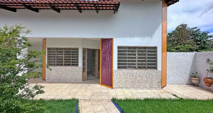 Casa de 100 m² com 03 quartos para alugar por R$ 2.500/mensais no Setor São José - Goiânia
