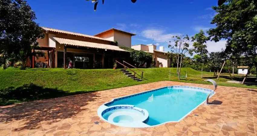 Casa de 350 m²  com 04 quartos para alugar, por r$ 11.300 ao mês no condomínio alto da boa vista em senador canedo