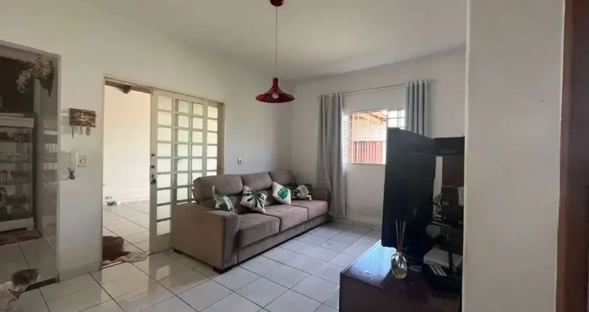 Casa de 190 m² com 03 quartos à venda por R$ 600.000 no Residencial Sevilha - Goiânia