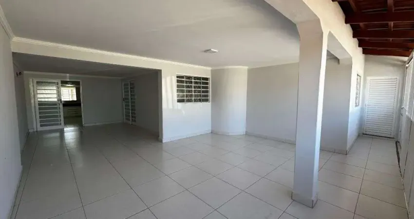 Casa de 209 m² com 3 dormitórios à venda, por R$ 390.000 - Vila Lucy - Goiânia