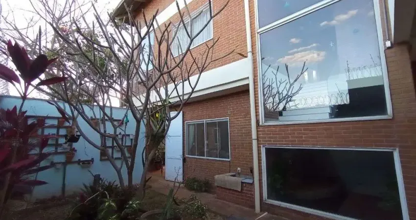 Sobrado de 280 m² com 04 quartos à venda por R$ 990.000 no Residencial Center Ville - Goiânia