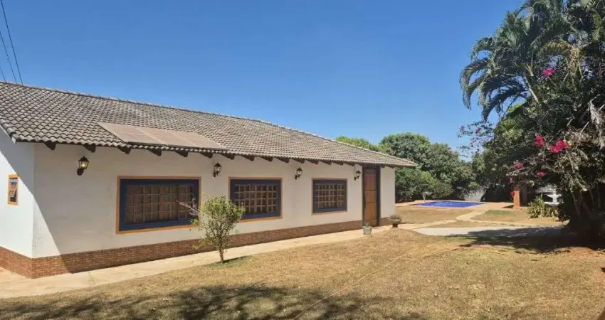 Chácara de 2136 m² com 06 quartos à venda por R$ 2.300.000 no Condomínio Parque dos Cisnes - Goiânia