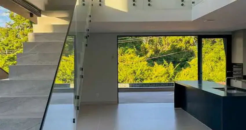 Sobrado de 234m² com 03 suítes plenas á venda no Jardins Barcelona.