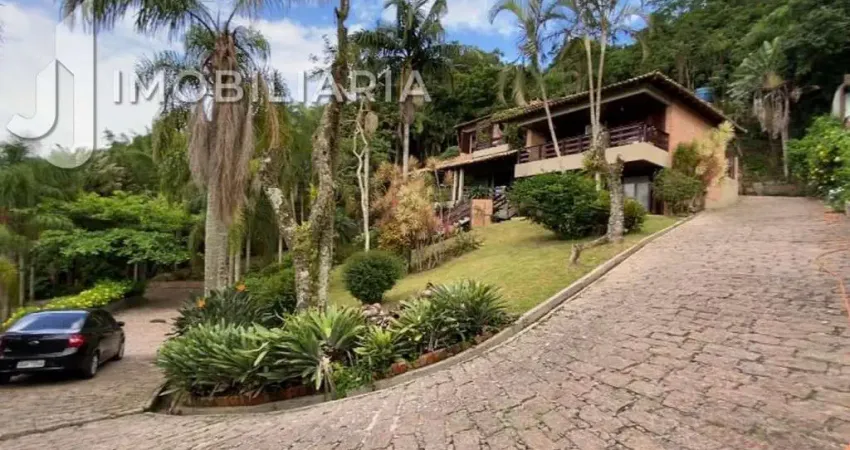 Casa residencial com 8 quartos  à venda, 523.30 m2 por r$7200000.00  - ponta das  canas - florianopolis/sc