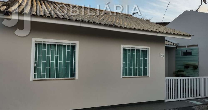 Casa Residencial com 3 quartos  à venda, 162.00 m2 por R$390000.00  - Sao Joao Do Rio Vermelho - Florianopolis/SC