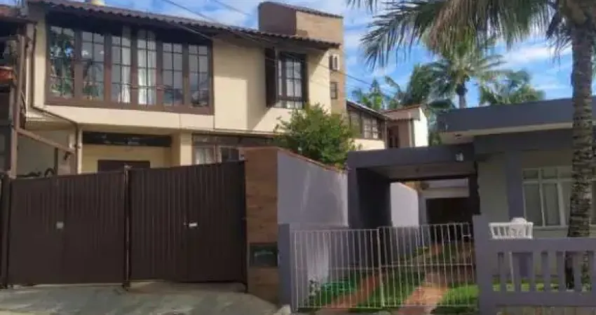 Pousada_Hotel com 14 quartos à venda, 280.00 m2 por R$2000000.00 - Canasvieiras - Florianopolis/SC