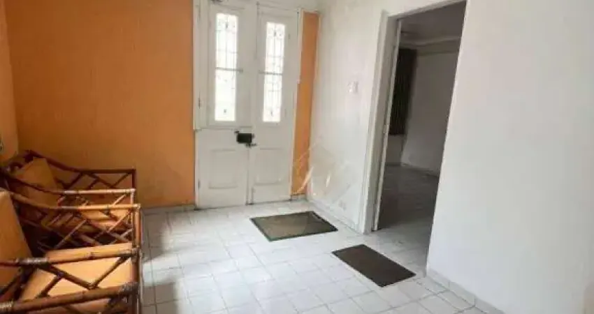 OPORTUNIDADE: Casa enorme de 2 andares (sobrado), com 300 m² de terreno, ampla varanda e muitas vagas de garagem em Santos!!!