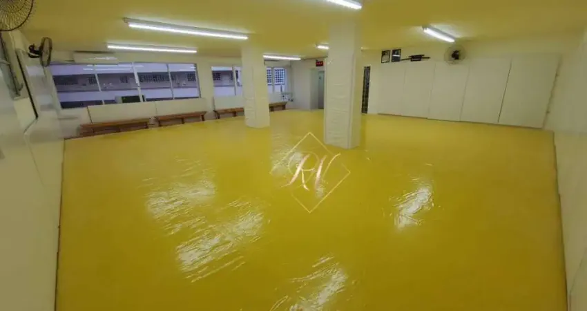 MARAVILHOSA SALA COMERCIAL AMPLA, NO CORAÇÃO DO BAIRRO GONZAGA EM SANTOS!!!