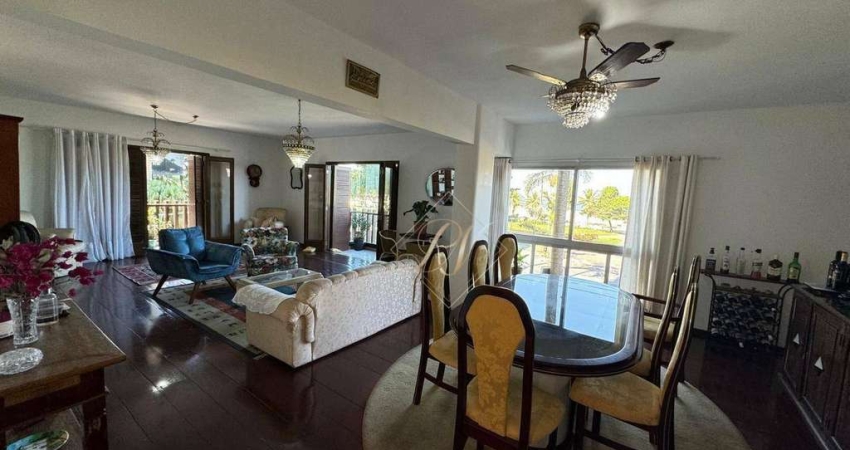 EM FRENTE AO MAR!! Excelente apartamento amplo e com sacada!!!