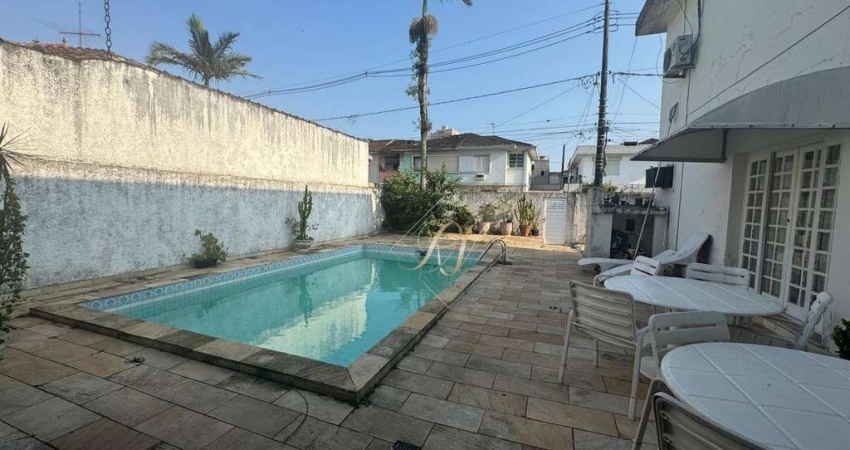 Maravilhosa casa, área externa com piscina, em localização privilegiada em São Vicente!!!!