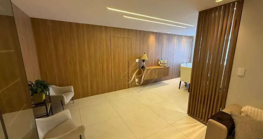 Maravilhoso apartamento, sol da manhã, vista livre, totalmente reformado, andar alto, bem amplo e arejado, na melhor localização dana ponta da praia!!