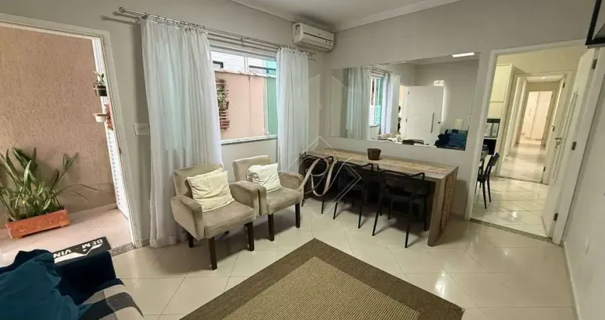 Casa super arejada, sol da manhã, muito bem dividida, rua tranquila e bem localizada no bairro do Embaré!!!