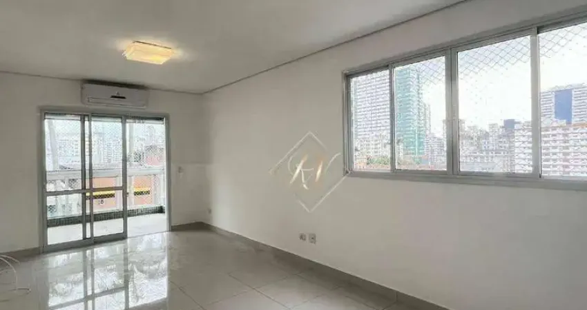 À 1 quadra da praia, sacada, 2 dormitórios, vaga demarcada, no bairro boqueiurão em santos!!!