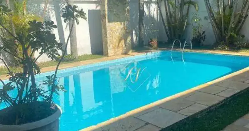 Casa totalmente reformada e climatizada, 3 suítes, piscina, churrasqueira, varanda, na cidade do guarujá!!!
