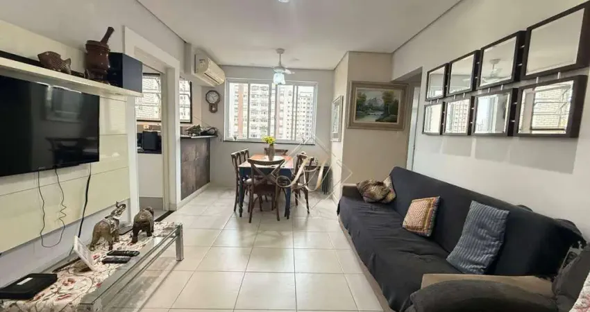 Maravilhoso apartamento reformado, bem arejado e claro, no embaré!!!