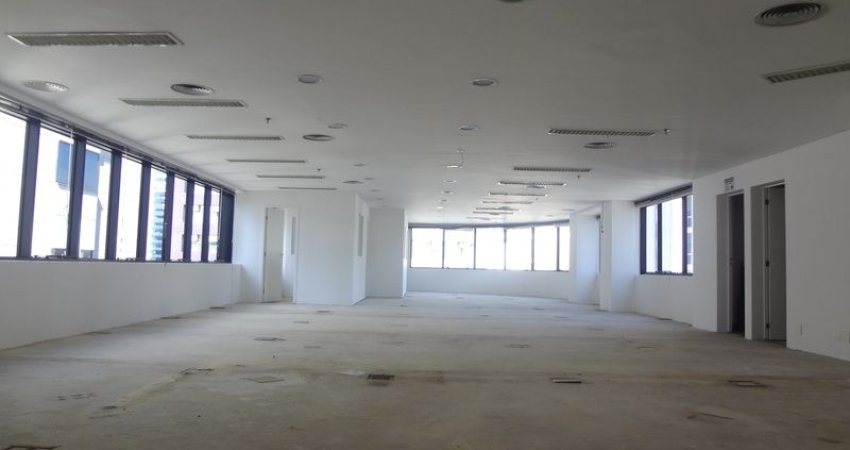 EXCELENTE CONJUNTO COMERCIAL - LOCALIZAÇÃO PRIVILEGIADA