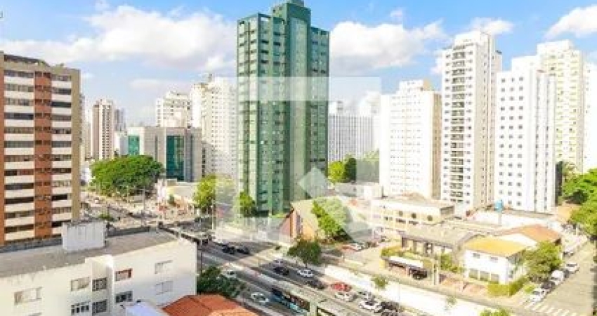EXCELENTE APTO - AMPLO - VARANDA - LOCALIZAÇÃO PRIVILEGIADA