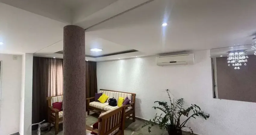 Sobrado em condomínio à Venda em Condomínio Villa Flora, Votorantim - SP