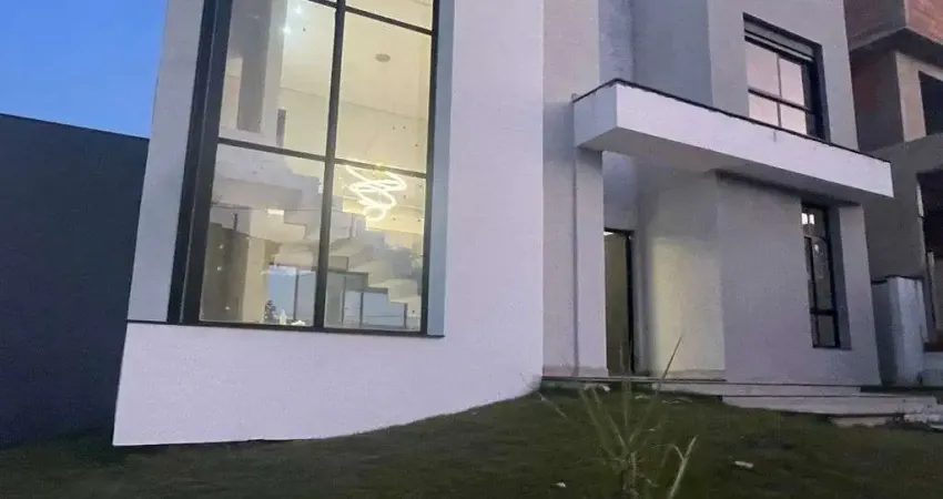Casa de Alto Padrão com 3 Suítes, 6 Banheiros e 4 Vagas de Garagem no Cyrela