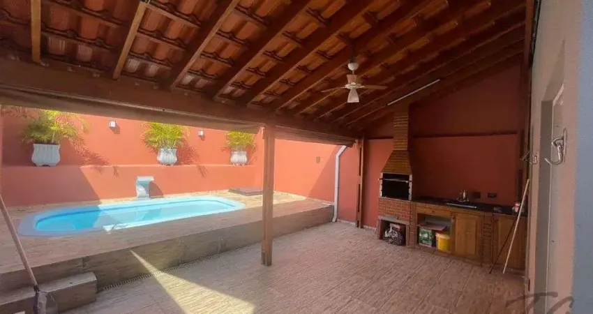 Excelente Sobrado com Piscina e Área Gourmet no Condomínio Villa Flora