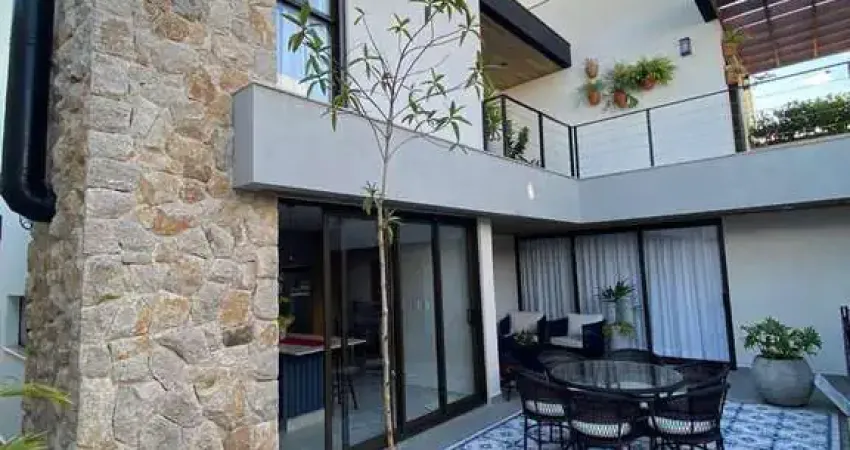 Casa de Esquina no Lago da Boa Vista – 4 Suítes e Piscina