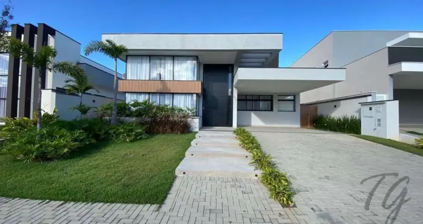 Casa com 3 Suítes, Espaço Gourmet e Piscina em Condomínio Exclusivo