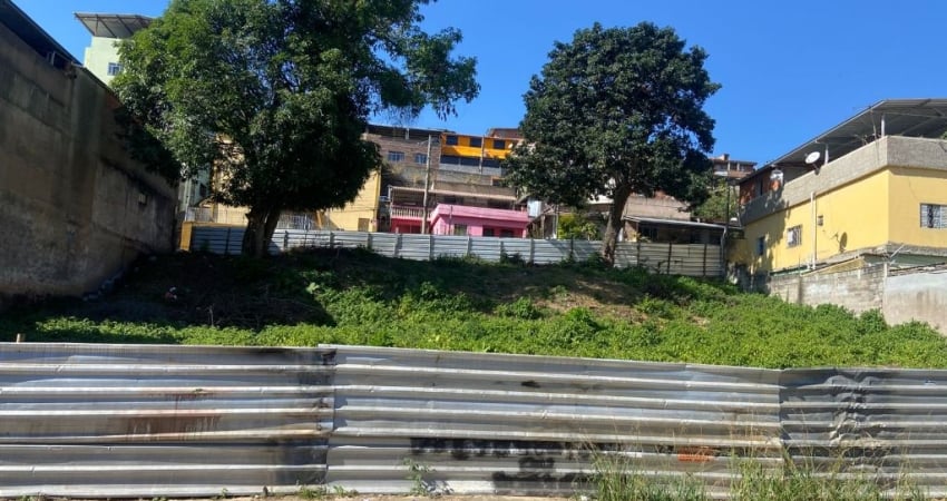 EXCLENTE TERRENO 900 METROS A 100 METROS DA PRAÇA DE GRAMA
