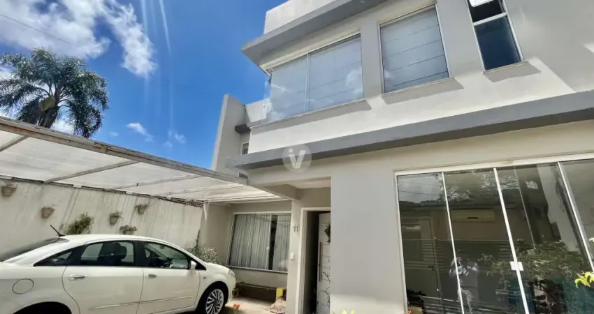 Ampla casa de 4 dormitórios com 3 suítes com closet.