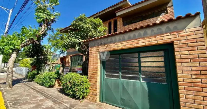 Casa Ampla com muitas possibilidades a 5 minutos do Centro.