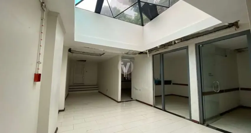 Espaço Amplo e Versátil: Descubra Nossa Casa Comercial Perfeita para seus Negóci