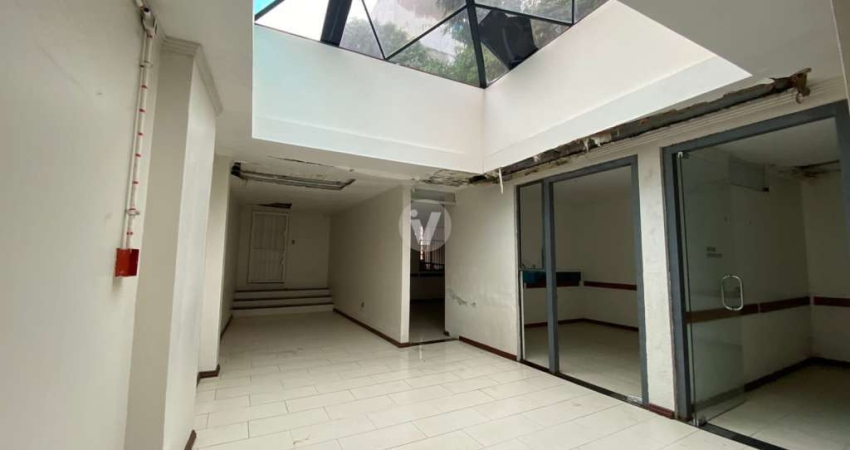 Espaço Amplo e Versátil: Descubra Nossa Casa Comercial Perfeita para seus Negóci