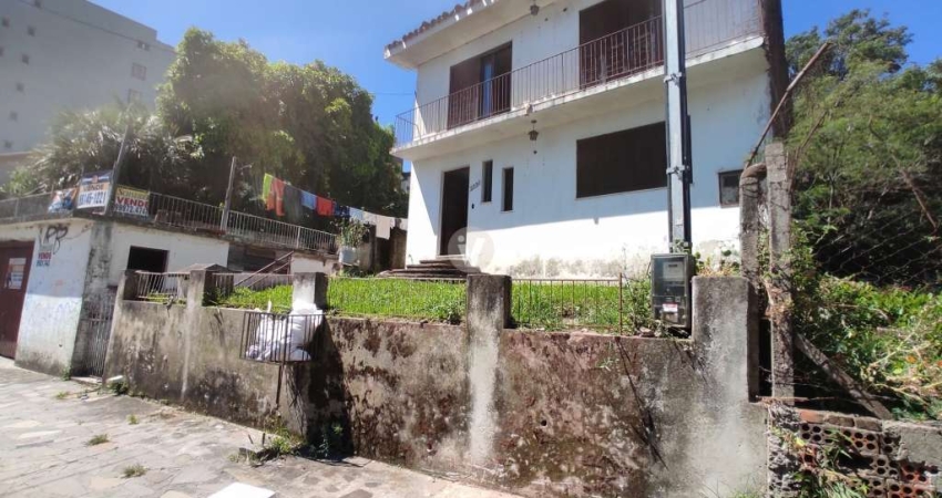 Amplo terreno de frente no bairro Nossa Senhora de Lourdes.