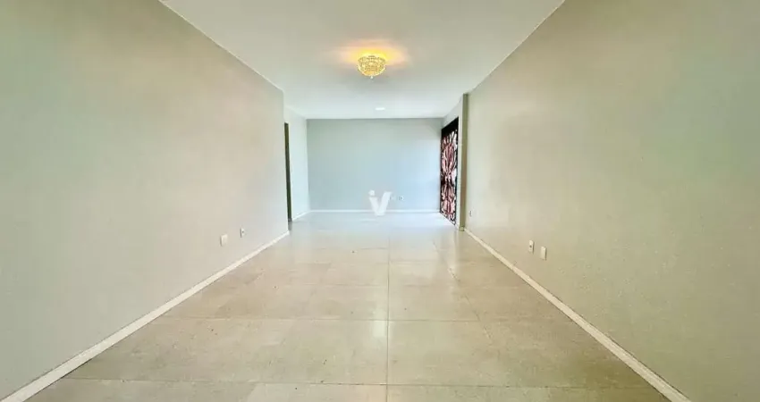Apartamento de 3 dormitórios com 2 garagens, central!!