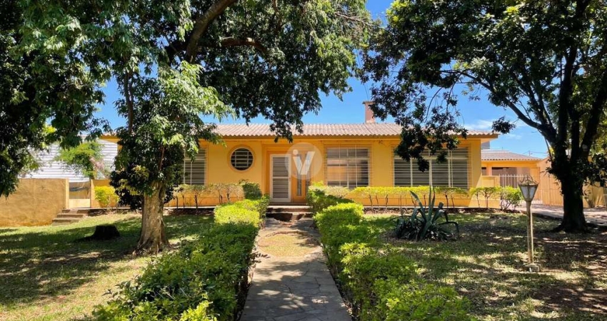 Casa 4 quartos, amplo pátio próximo ao Hospital Regional