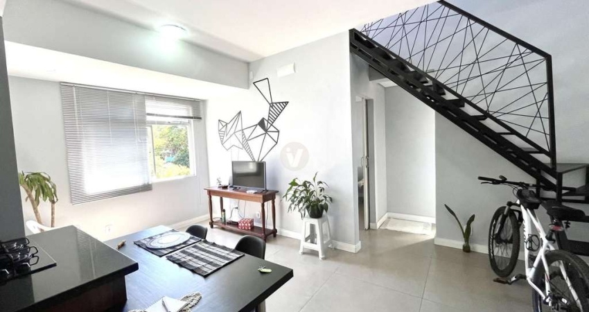 Duplex semimobiliado com terraço e vaga de garagem