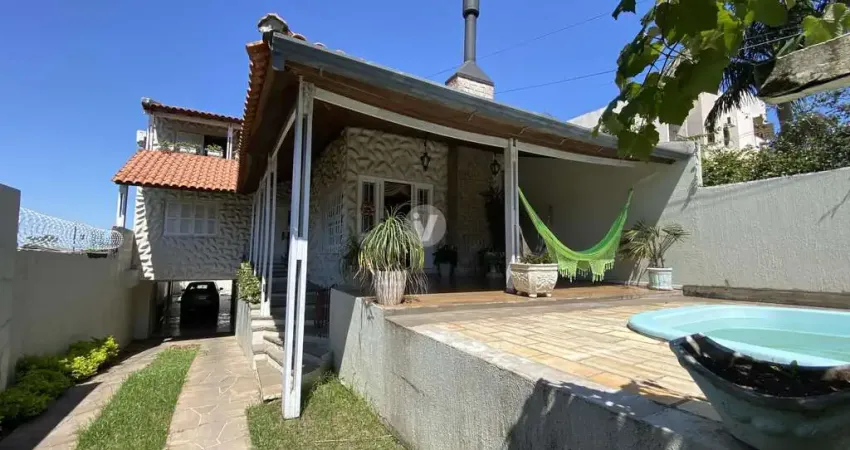 Casa 298m², amplo pátio com piscina Central