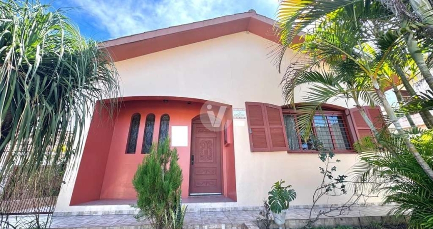 Casa térrea com pátio, 3 dorms e pátio no Passo D'Areia