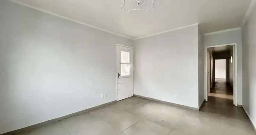 Apartamento 2 dormitórios no Centro de Santa Maria, amplo e bem localizado